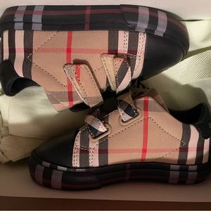 BURBERRY KIDS 
Kids Mini Markham Trainers